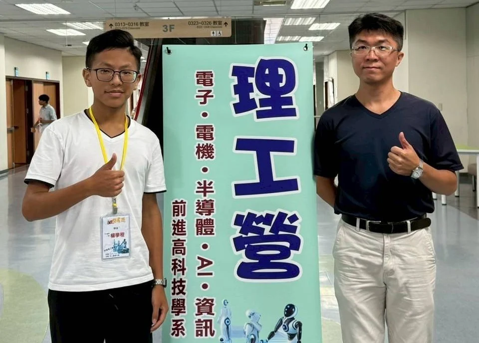 #理工營 #理工學系 #電子 #電機系 #工程電機系 #電子學系 #半導體 #材料科學 #晶圓 #AI #人工智慧 #機器學習 #資訊 #資工 #資工學系 #資訊工程 #營隊 #高中營隊 #工程師 #高科技 #台積電 #升學 #物理學 #自學歷程 #學習歷程 #學檔 #學系探索 #大學學系探索 #營隊 #高中營隊 #學群 #理工亞馬遜